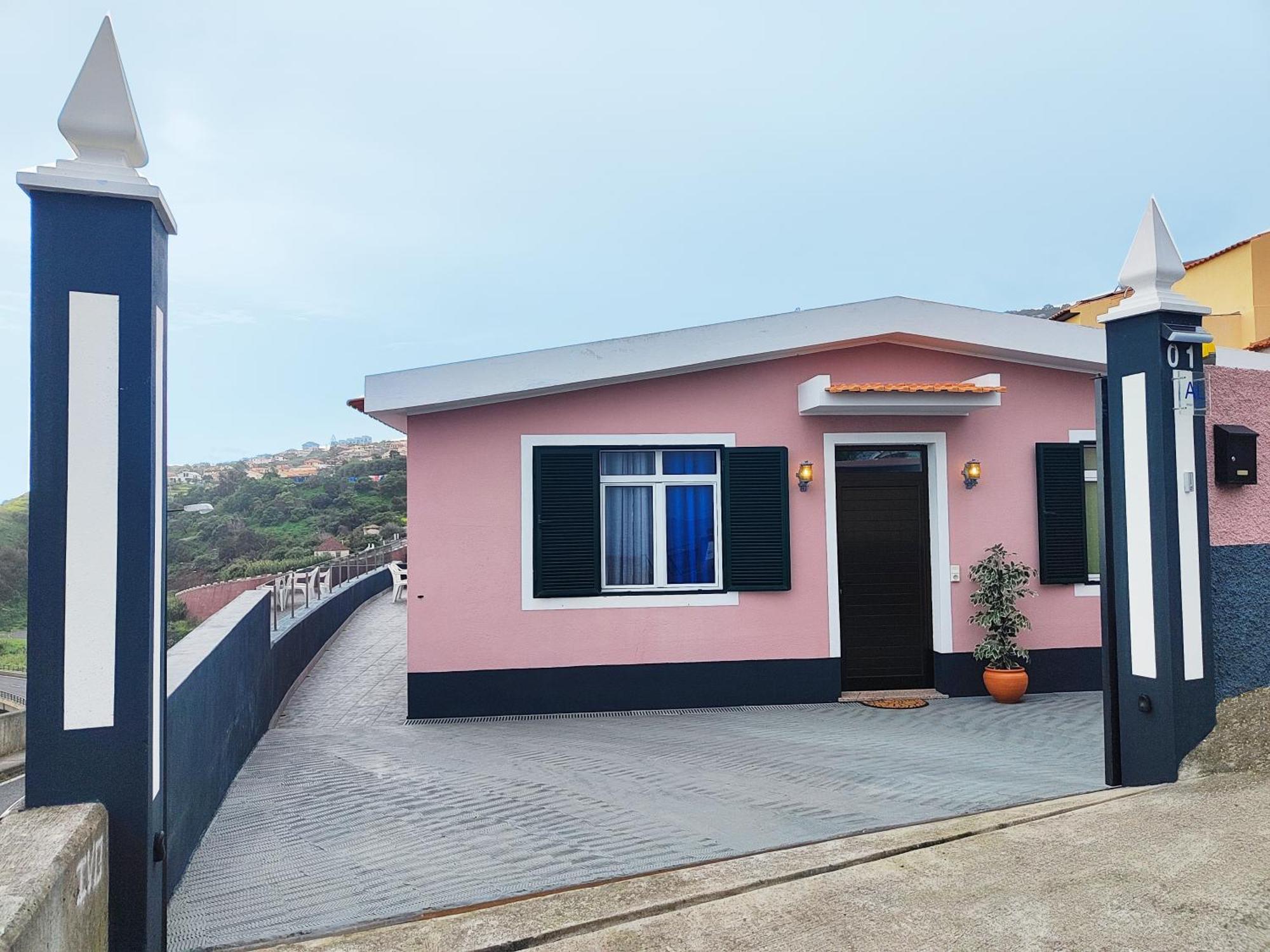 Gateone Al Airport View House Villa Machico  Bagian luar foto