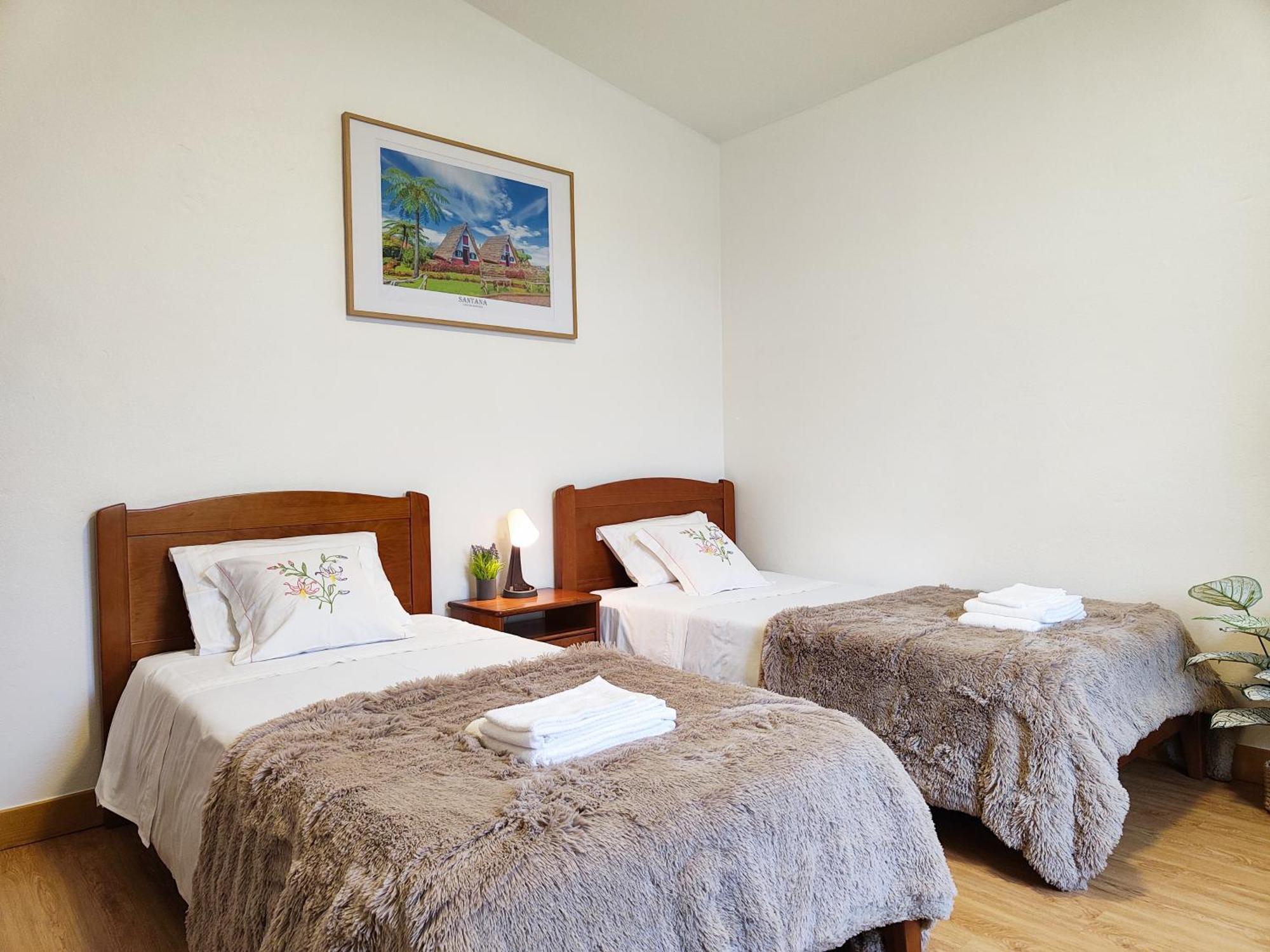 Gateone Al Airport View House Villa Machico  Bagian luar foto