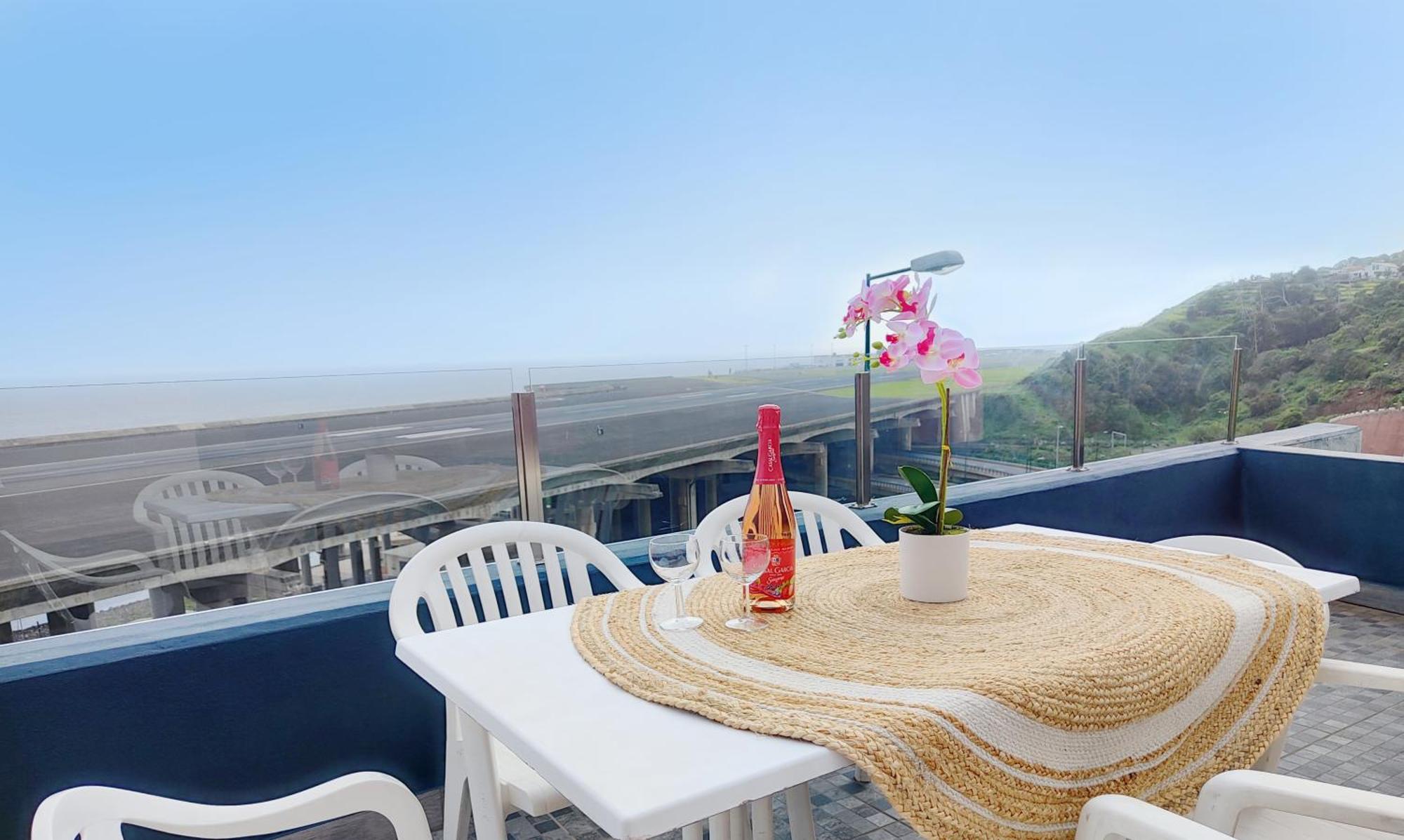 Gateone Al Airport View House Villa Machico  Bagian luar foto