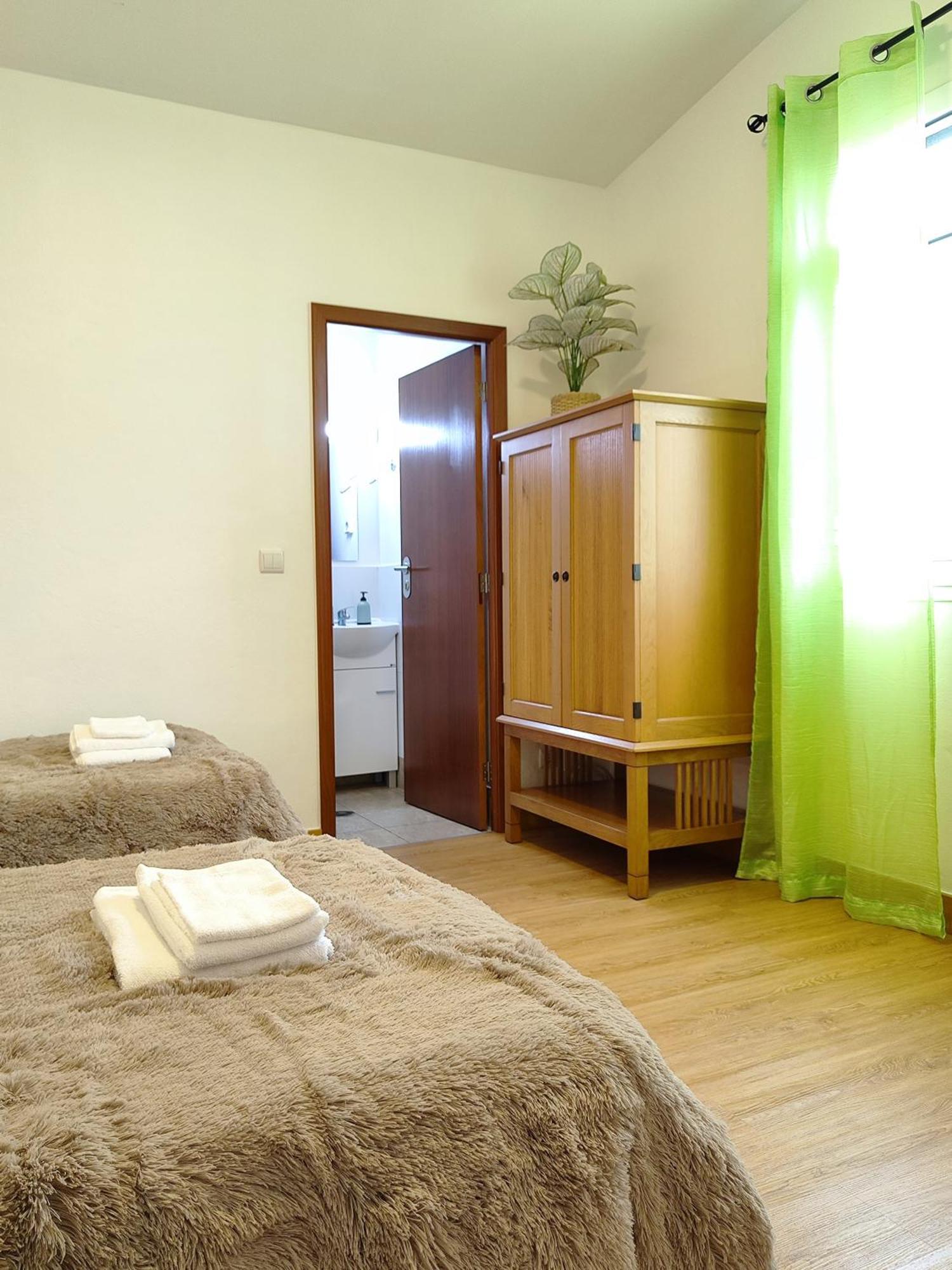 Gateone Al Airport View House Villa Machico  Bagian luar foto
