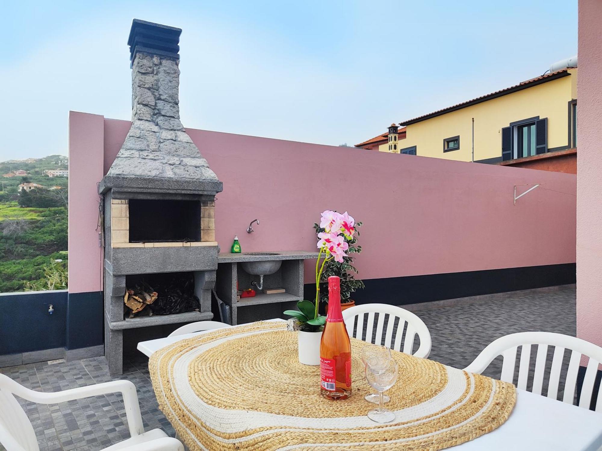 Gateone Al Airport View House Villa Machico  Bagian luar foto