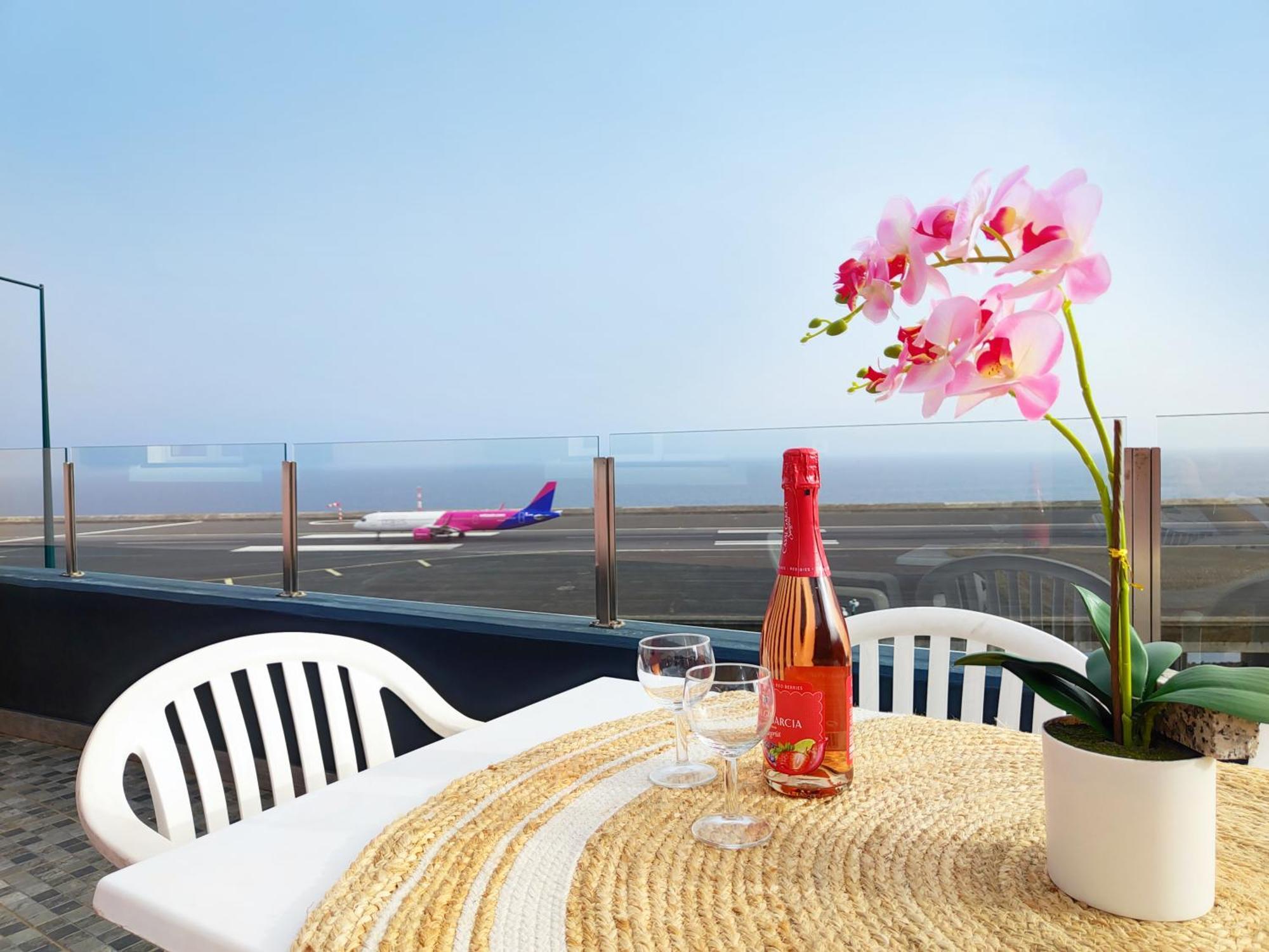 Gateone Al Airport View House Villa Machico  Bagian luar foto